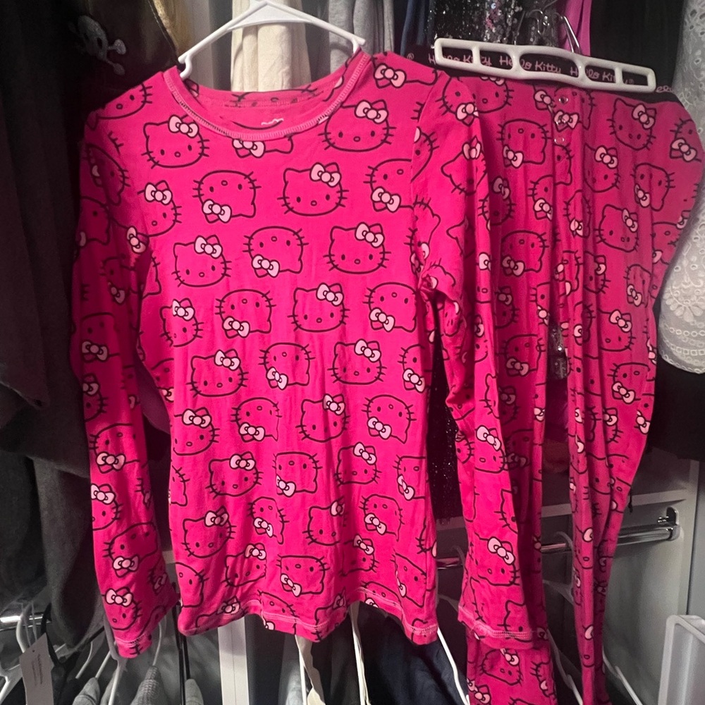 Hello Kitty Sanrio Pajama Set